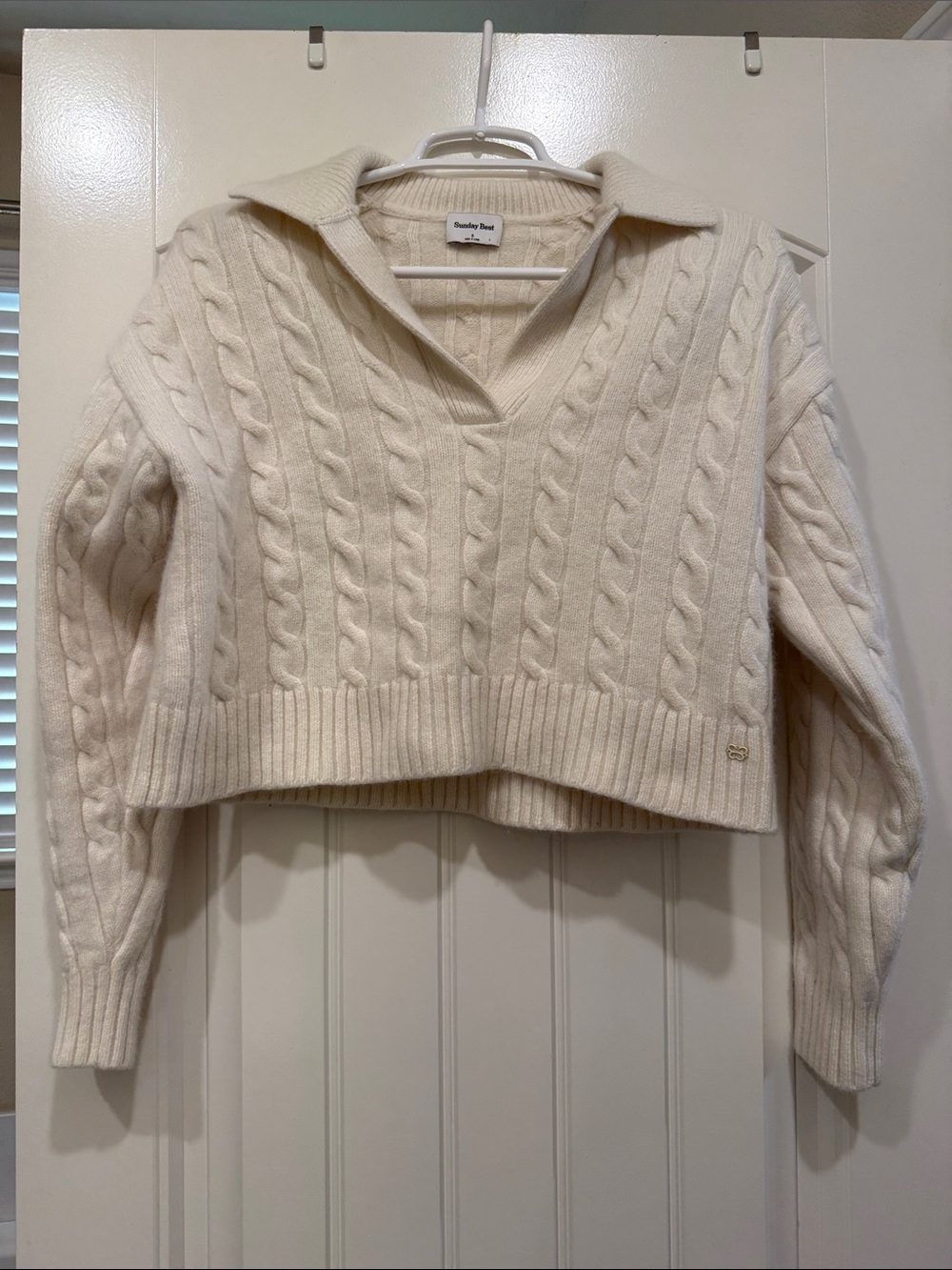 Aritzia - Sunday Best Cropped Cable V-Neck Sweater